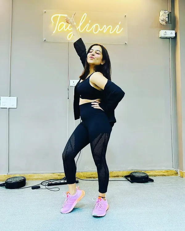 A quick pose after a fantastic workshop. I design my sessions to leave you feeling physically tired but mentally energized and happy.