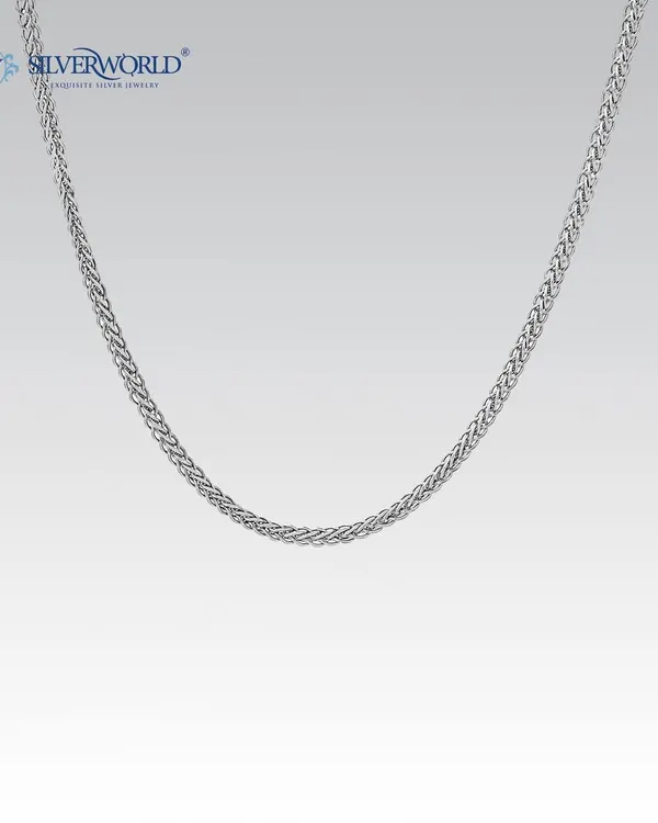 Our classic men's link chain in high-polish sterling silver. Its sturdy and minimal design makes it a versatile foundation for any man's jewelry collection, ideal for pairing with pendants.
