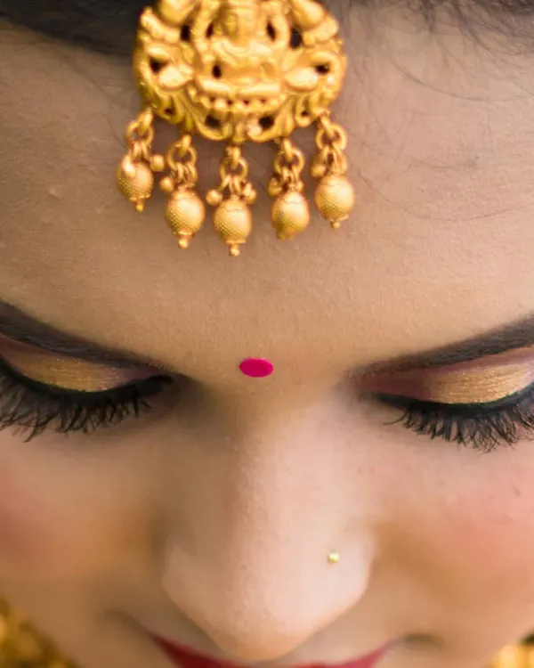 This close-up showcases a classic bridal eye makeup look. I used a golden shimmer on the lid, defined the crease, and added full lashes for a dramatic yet elegant effect.