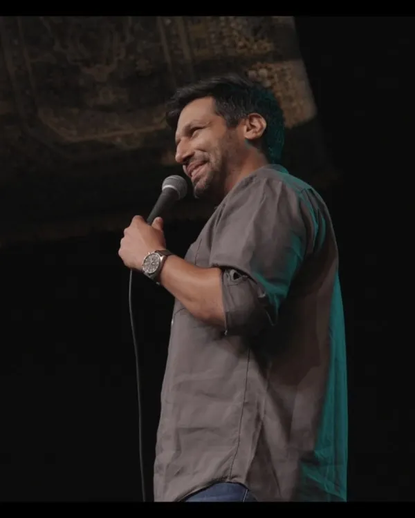 A shot of comedian Kanan Gill during his stand-up special in Bengaluru. I provided a professional, shine-free makeup application that held up under stage lighting for all four of his shows.