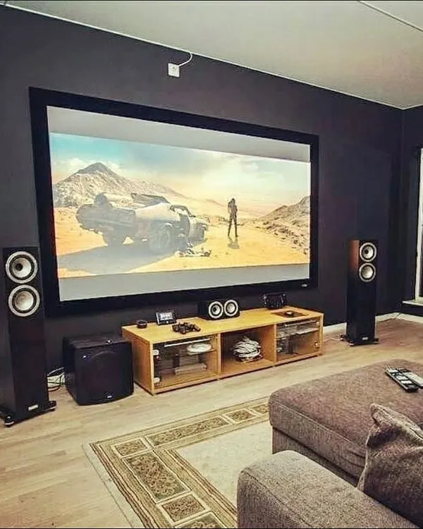 This setup shows how a high-performance system can be integrated into a living room. We installed a large fixed-frame screen and paired it with floor-standing tower speakers and a dedicated subwoofer. The result is a powerful audio-visual experience that coexists with a comfortable, everyday living space.