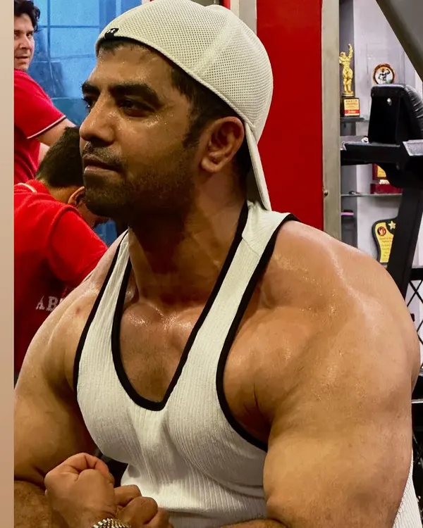 The crazy pump after a shoulder workout. This is the feeling of blood rushing to the muscles, a sign of an effective session.