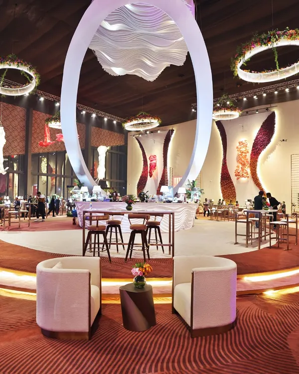 The stage is set for an unforgettable experience. We design grand, immersive environments where every element, from the towering floral rings to the intimate seating, contributes to the magic of the moment.