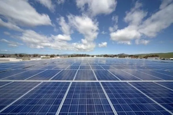 This is a large-scale commercial rooftop solar system we installed. Our systems are designed to handle high energy loads for factories and large buildings, leading to significant savings on electricity bills.