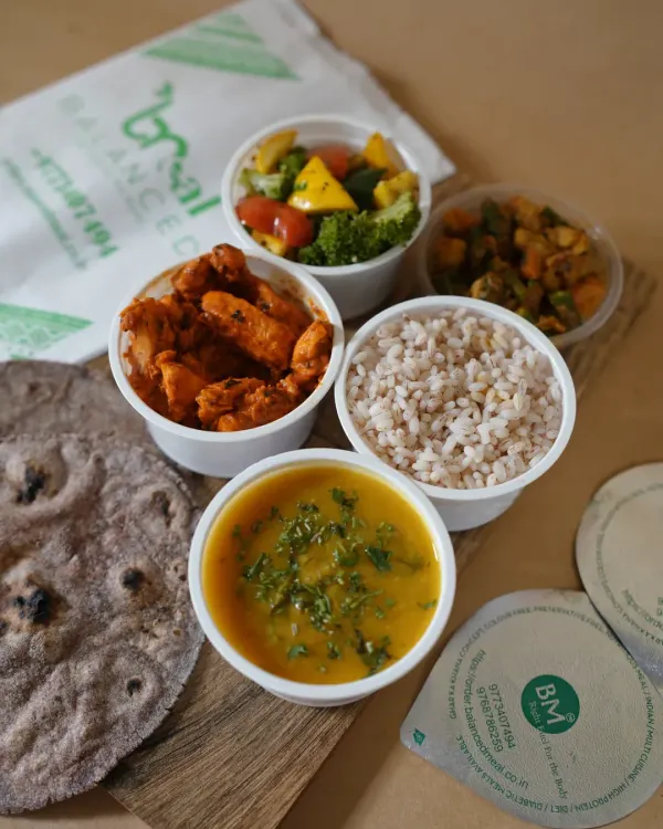 This is what a complete, nutritionist-approved meal from my kitchen looks like. You get a balanced plate with ragi roti, flavourful dal, chicken curry, sautéed vegetables, and brown rice. It’s a wholesome, high-protein meal designed to fuel your day without any compromise on taste.