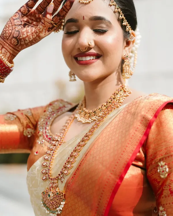 This is the look I live for. The radiant smile of a happy bride, glowing in her timeless South Indian elegance. My goal is always to make you feel like the most beautiful version of yourself, with dewy skin and makeup that feels as light as air.