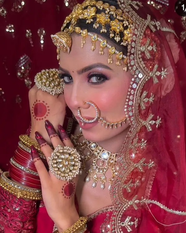 This is the quintessential royal bridal look. I offer this complete rental set, featuring a heavy Kundan and Polki necklace, matching earrings, an intricate nath, and a stunning sheeshpatti, all designed to complement a classic red lehenga.
