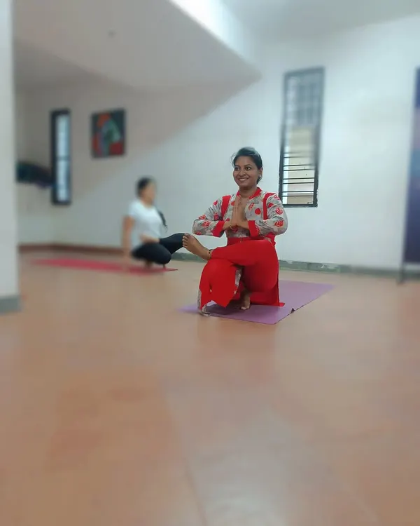 Day 2 of Navratri: Brahmacharyasana. This day is dedicated to the unmarried, meditative form of Goddess Parvati, and this pose reflects that discipline and focus.