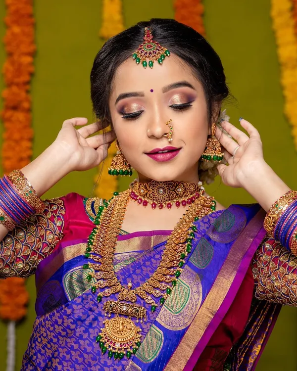 A polished and professional bridal photoshoot look. This features flawless airbrushed skin, soft glam eyes, and perfectly coordinated jewellery for a high-fashion bridal statement.