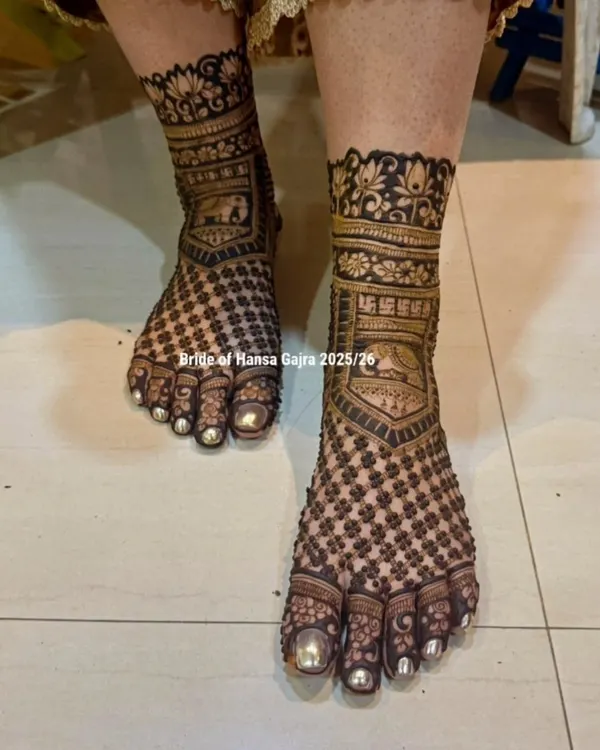 A full-coverage jaali (net) pattern on the feet, complemented by traditional motifs like elephants and auspicious symbols on the ankles. This design speaks the language of heritage.