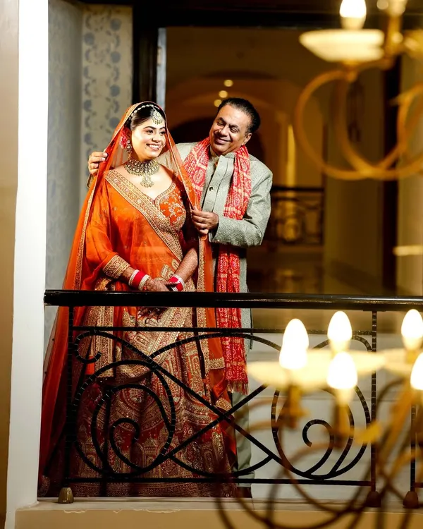 A quiet moment between a father and his daughter on her wedding day. We use the venue's architecture, like this elegant balcony, to frame beautiful and timeless family portraits.