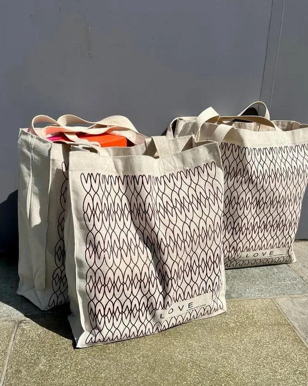 When there’s love inside and outside. My new screen-printed cotton tote bags are here, perfect for carrying your treasures.