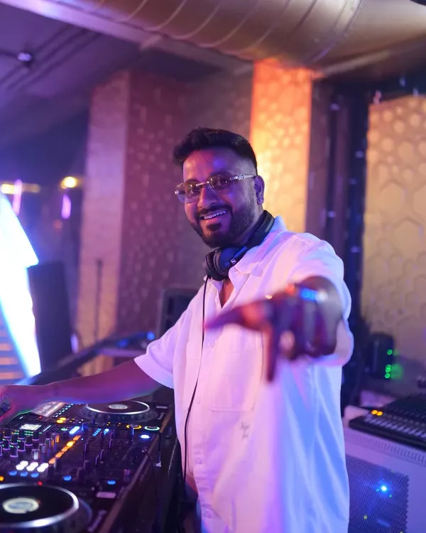 This is me in my element, right in the middle of the action. I’m not just playing music; I’m connecting with you and your guests to make sure everyone feels like part of the party.