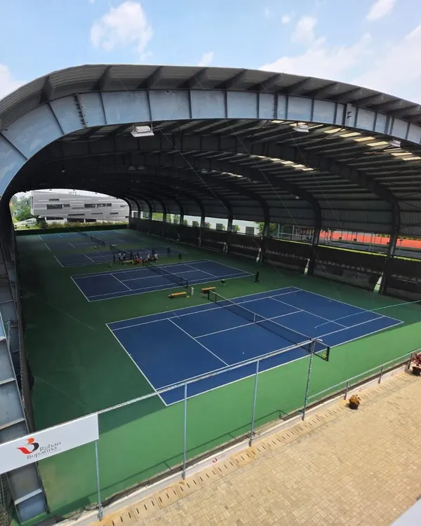 A wide view of our impressive covered courts. This facility allows our players to train year-round, regardless of weather conditions, ensuring their development is never put on hold.