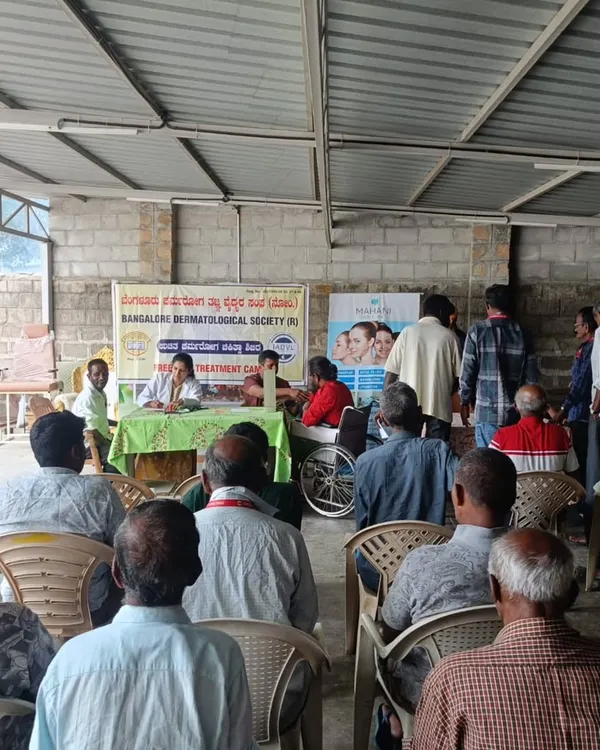 A wider view of the free skin treatment camp at Preethi Nivas Old Age Home. We were able to screen and advise 58 senior citizens on this day.