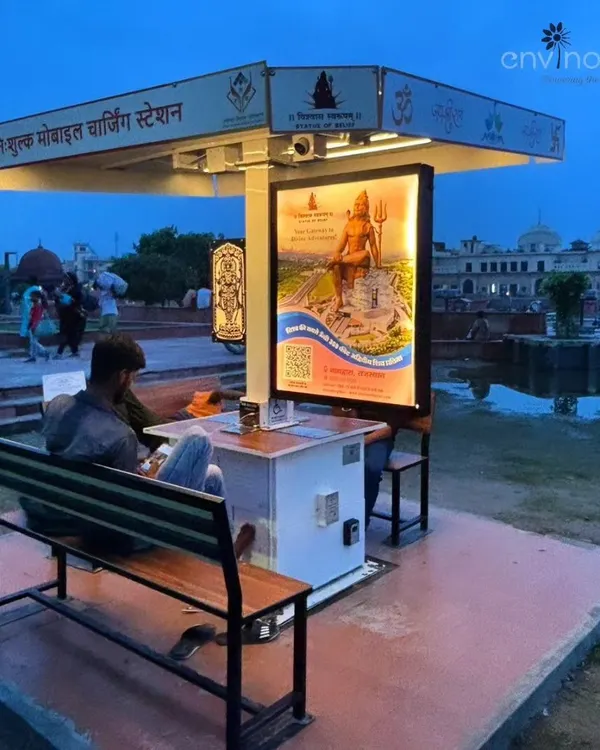 Our Smart Solar Hut provides a comfortable resting spot for devotees at Ram Ki Paidi on the banks of the Saryu River in Ayodhya. The shelter offers protection from the elements and free charging, enhancing the experience for all visitors.