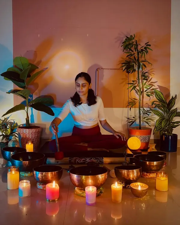 Preparing for a sound healing session, I arrange the singing bowls to create a full spectrum of resonant tones. Each bowl has a unique frequency that contributes to the deeply meditative and healing atmosphere.