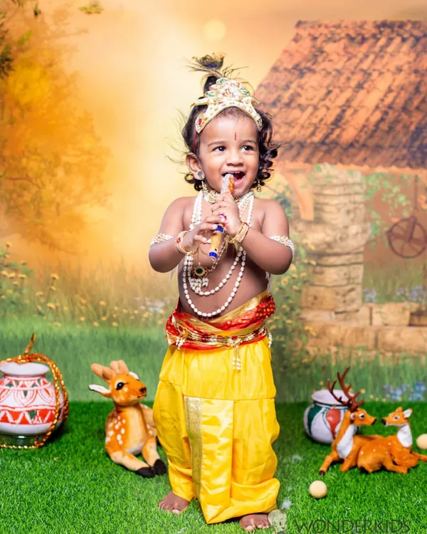 The little Krishna theme is one of my most requested shoots. I have all the props, from the makhan pot and flute to the pearl necklaces, to create an authentic and adorable portrait of your little one.
