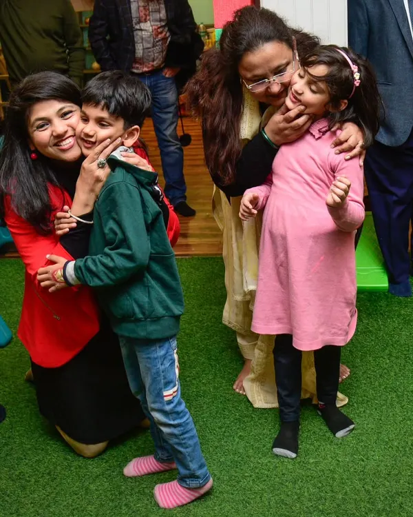 A cheek to cheek kind of day! I love seeing these sweet, candid moments of affection between parents and their children during our events.