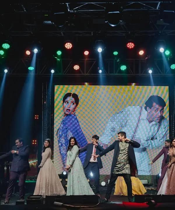 We love adding a touch of humor and nostalgia. This performance recreated a classic comedy scene from a Bollywood movie, complete with a matching background visual, which had the audience in splits.