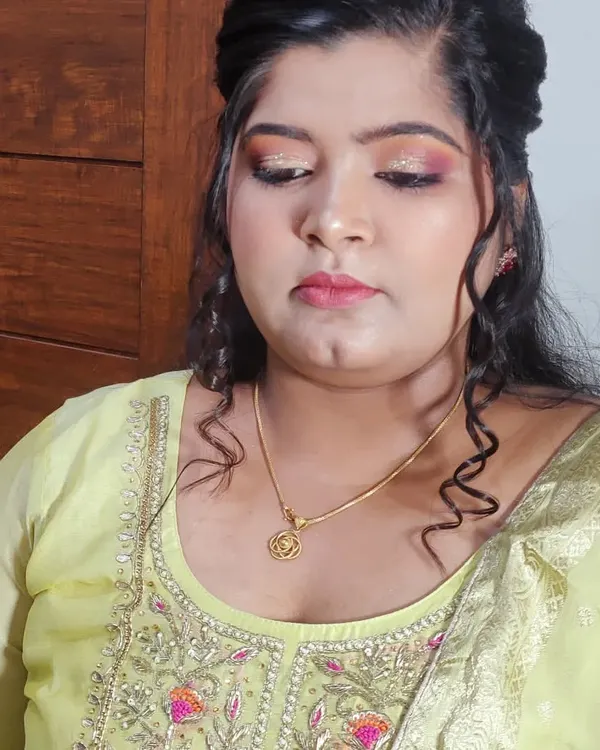 A beautiful final look for a wedding guest. I used warm, shimmery tones on the eyes and kept the skin looking fresh and dewy for a soft glam effect that lasted all evening.