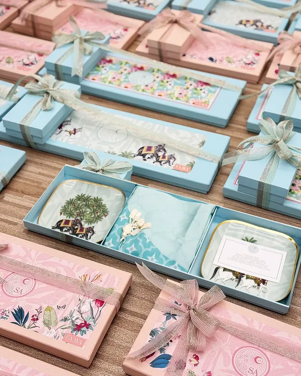 For one wedding, we created hundreds of these bespoke favour boxes in delicate pink and blue. Each set contained custom-printed serveware, reflecting the couple's aesthetic and creating a cohesive, beautiful memory for their guests.
