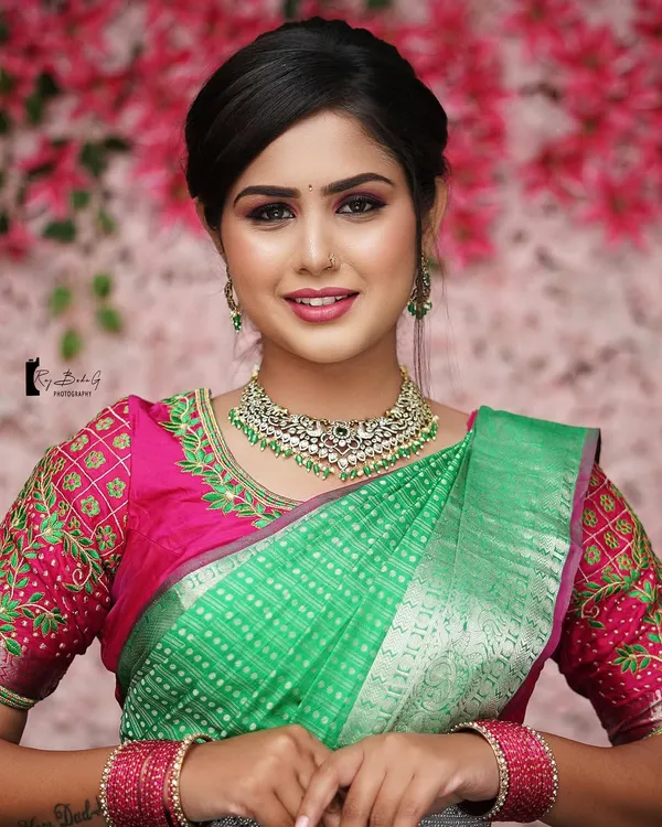 A beautiful smile from our model during a live demonstration for Batch 11. This look features a classic South-Indian bridal style with bold eyes and a balanced lip color, perfect for wedding ceremonies.