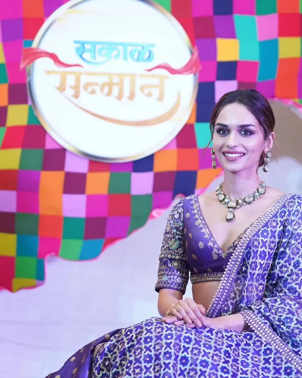 A posed photograph of actress Manushi Chhillar at the Sakal Sanman Awards. I provide professional red carpet and backdrop photography to highlight your event's branding and special guests.
