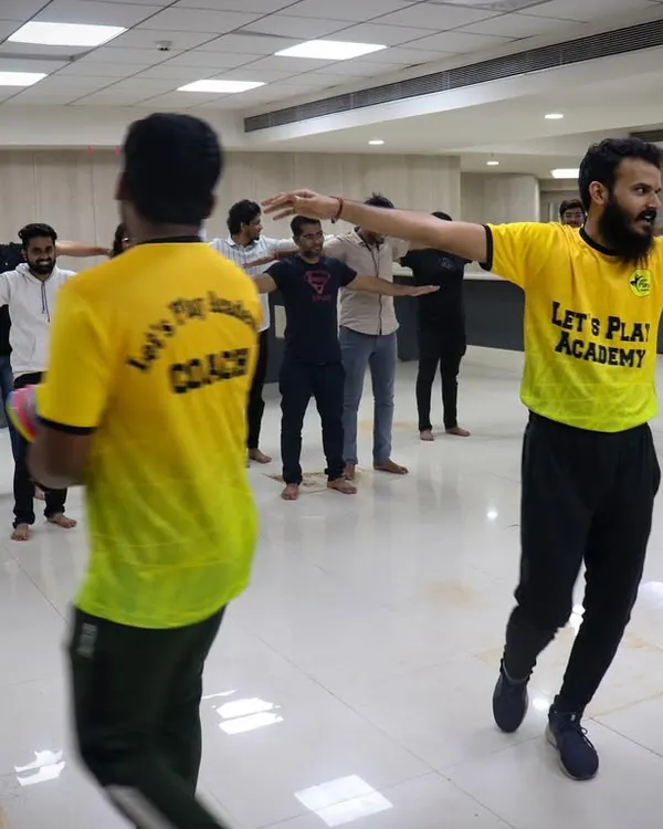 Our coach leads employees at IDBI Intech through a series of warm-up exercises. These corporate fitness sessions are designed to be inclusive for all fitness levels and get everyone moving.