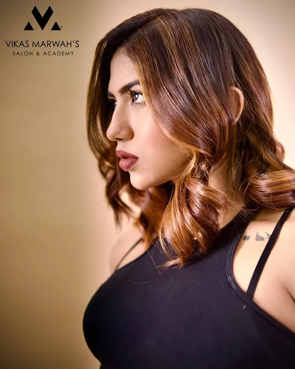 This is my Electrifying Copper Carnival look. It's a perfect harmony of rich coppers and deep mochas, creating a bold, red-carpet-ready style.