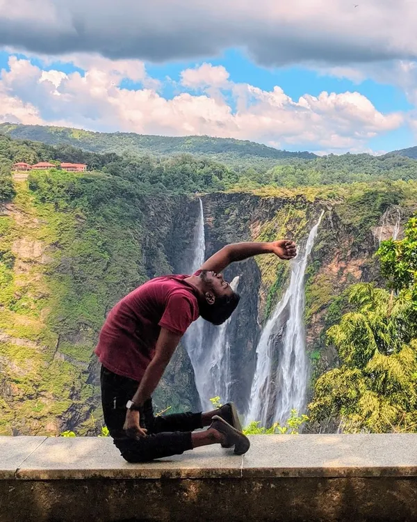A moment of expression with the magnificent Jog Falls as my backdrop. This Ustrasana (Camel Pose) variation felt like an offering to the landscape, a way to connect with the vastness of nature.