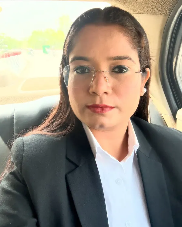 Bekhauf! Azaad! Fearless and Free. This is the principle I live and work by. A selfie on my way to court.
