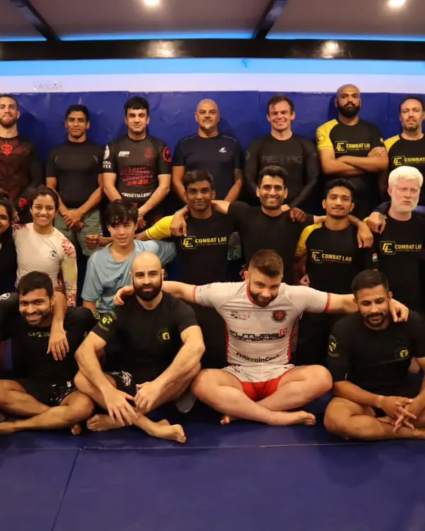 The full group from Day 1 of the Mike Murrell seminar. Look at the mix of faces and gis. This is what our community is all about: people from all walks of life coming together to train.