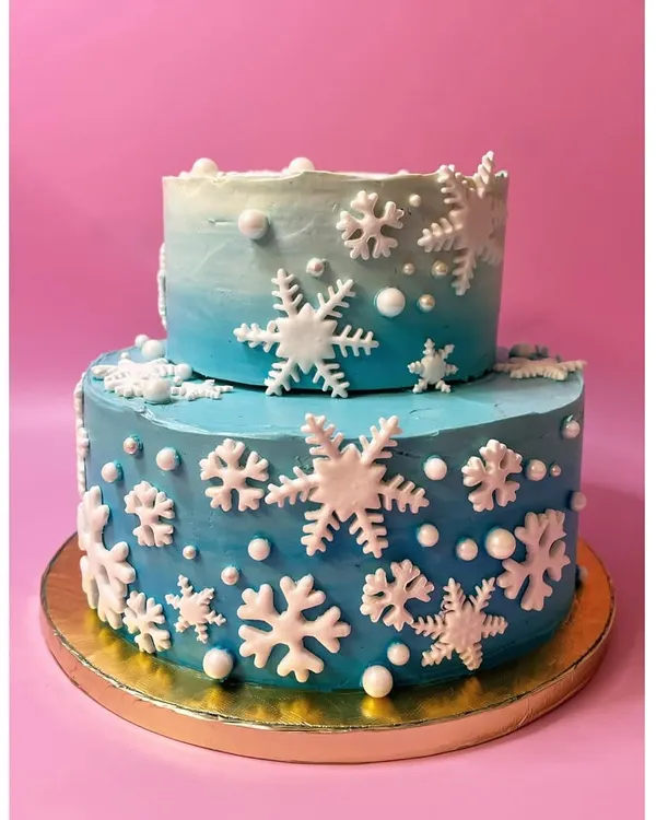 Anything to escape the Mumbai heat! This two-tiered 'Frozen' themed cake with delicate fondant snowflakes was a cool treat for a birthday celebration.