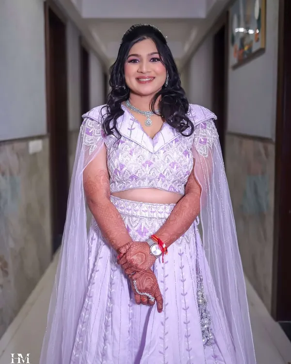 A stunning Sangeet look for this bride in a beautiful lavender lehenga. The makeup features shimmery pink eyeshadow and a glossy lip, perfect for a night of dancing.