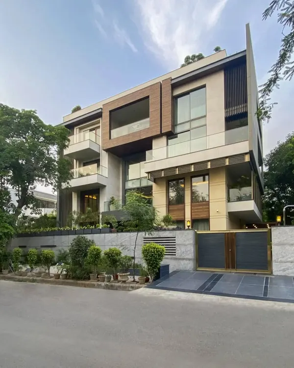 We designed this residence as a study in juxtaposition and composition. The structure spans 19,000 square feet, with protruding masses and recessed voids creating a dynamic interplay of architectural elements that form a distinct vocabulary of modern luxury design.