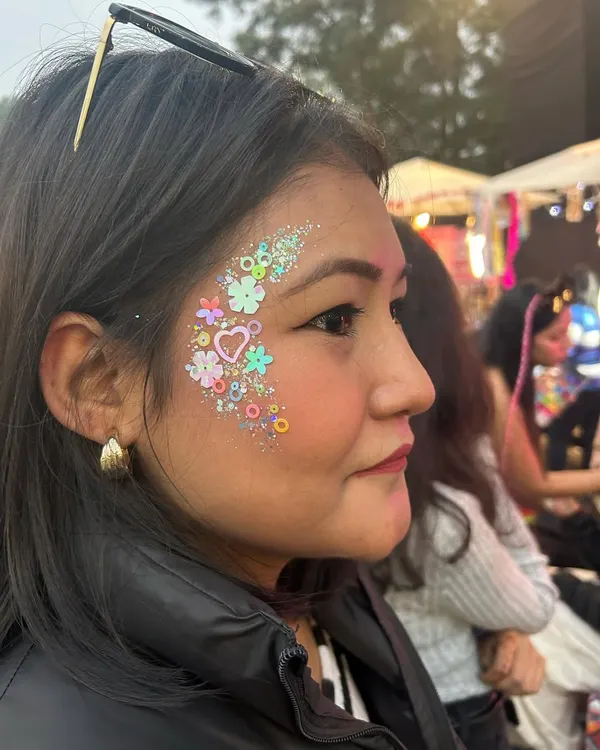This look is all about fun and sparkle! We used a mix of different shaped glitters and gems to create this cute, festival-ready design with a heart at the center.