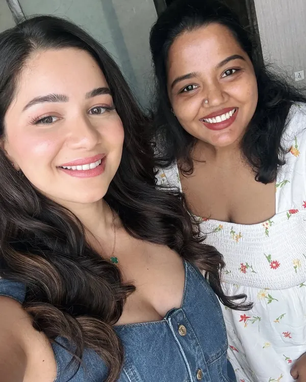 A happy selfie with the lovely Sara Tendulkar after a styling session. It's always a pleasure working with her.