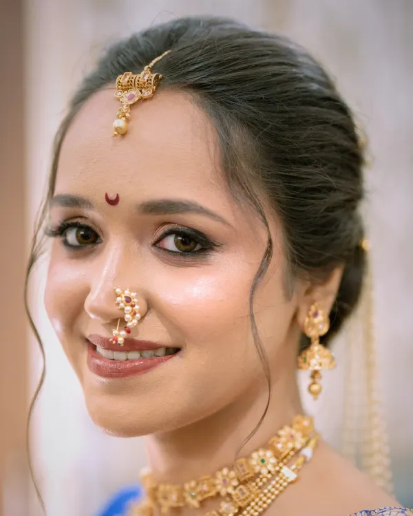 This is the essence of my work: a radiant bride who feels as beautiful as she looks. For Vrushali's Maharashtrian wedding, we focused on a flawless, natural base, defined eyes with a classic winged liner, and a warm lip color that complemented her traditional gold jewelry and royal blue saree.