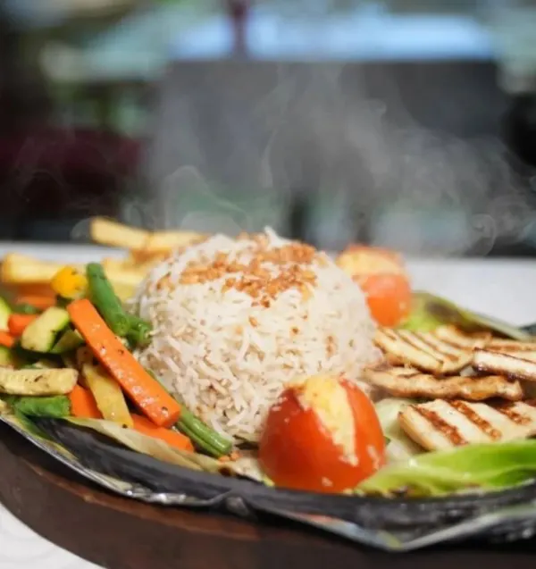 A complete meal on one sizzling platter. Our BBQ Paneer Sizzler features grilled paneer, sautéed vegetables, and flavorful rice, all served piping hot to give you that perfect dine-in experience at home.