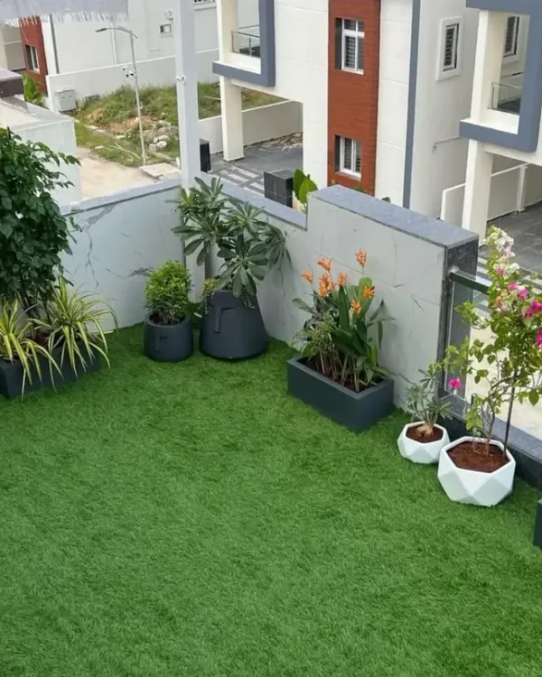 We transformed this urban rooftop into a serene green oasis. This space features durable, low-maintenance artificial turf, creating a perfect lawn feel without the upkeep, complemented by a curated selection of plants in modern planters to add life and color.