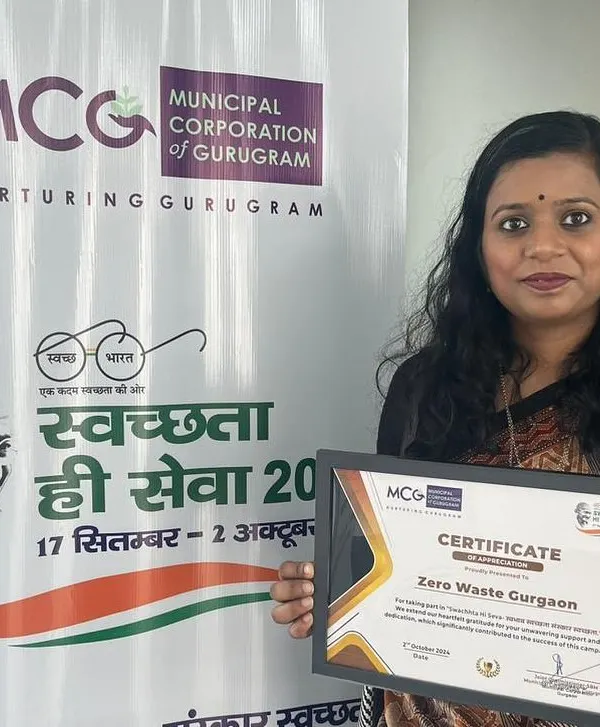 A proud moment for our community. Our founder, Juhi, receiving a certificate of felicitation from the Municipal Corporation of Gurugram (MCG) for our contributions to the city's environmental well-being.