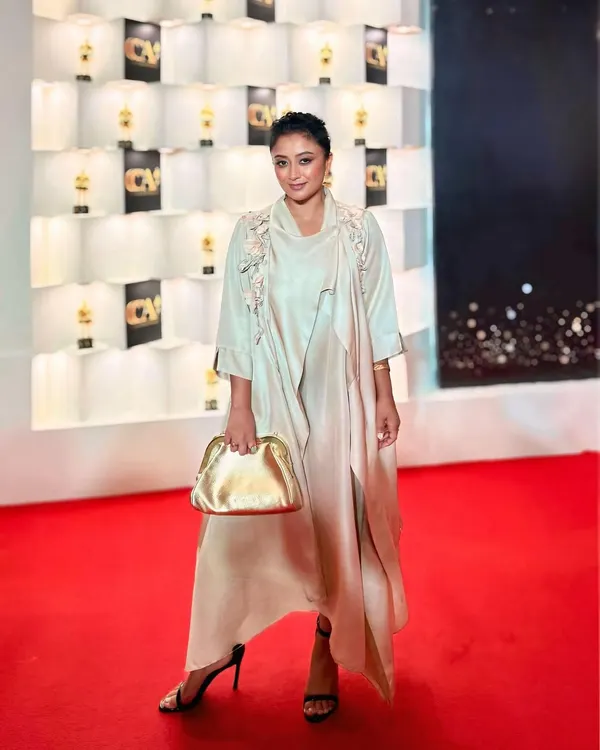 A full-length view of the elegant red carpet look I put together for actress Gayatri Bahl at the Critics’ Choice Awards. The layered, asymmetrical dress provided beautiful movement, while the gold clutch added a perfect metallic accent for the event.