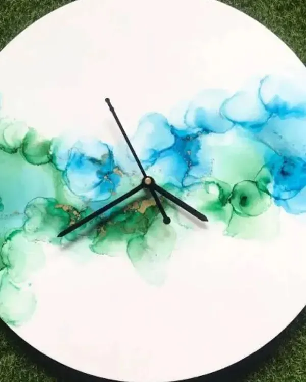 Learn to create stunning abstract art like this alcohol ink clock. In my workshops, I teach you how to control the flow of the inks to create beautiful, vibrant designs on various surfaces.