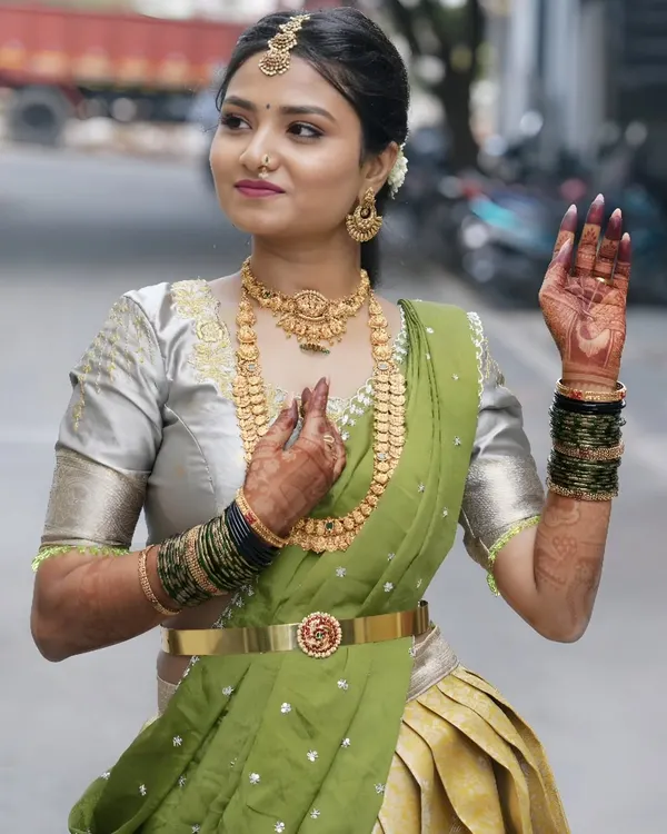 Loving how beautifully this stain has developed. A rich, dark stain like this is the result of pure, chemical-free henna and proper aftercare.