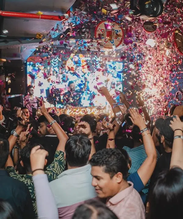 This is the moment we live for. A packed floor, hands in the air, and energy that you can feel. This is the vibe I bring to every single gig.