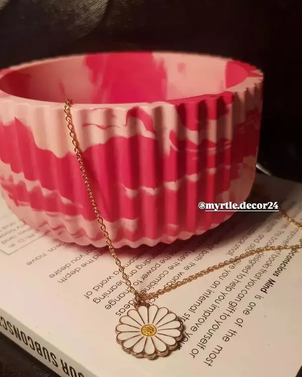 This is our ribbed jar, shown here in a vibrant pink marble effect. We love how the vertical lines add texture and style. The jar is versatile and can be used as a candle holder, a small planter, or a pot for accessories.