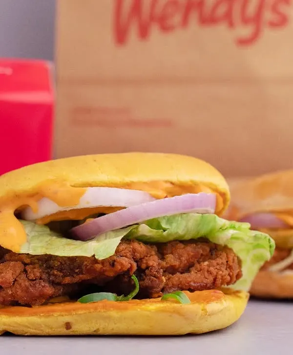 We love making burgers look beautiful. Here's a shot we did for Wendy's, focusing on making the crispy chicken and fresh toppings look absolutely irresistible.