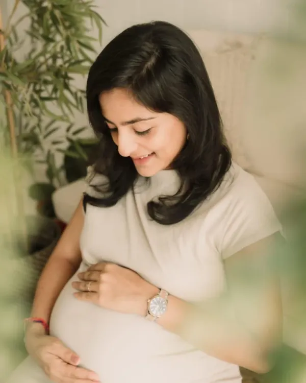 A serene and glowing mom-to-be. For this maternity shoot, we went with a very natural and soft makeup look to enhance her beautiful pregnancy glow.