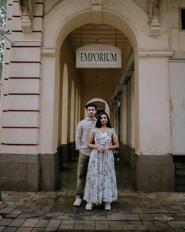 A modern love story framed by classic Mumbai architecture. This portrait captures the couple in a beautiful archway, symbolizing the start of their new journey together.